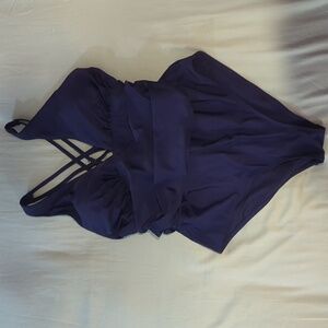 Beautiful Navy blue swimsuit size XL. NWT